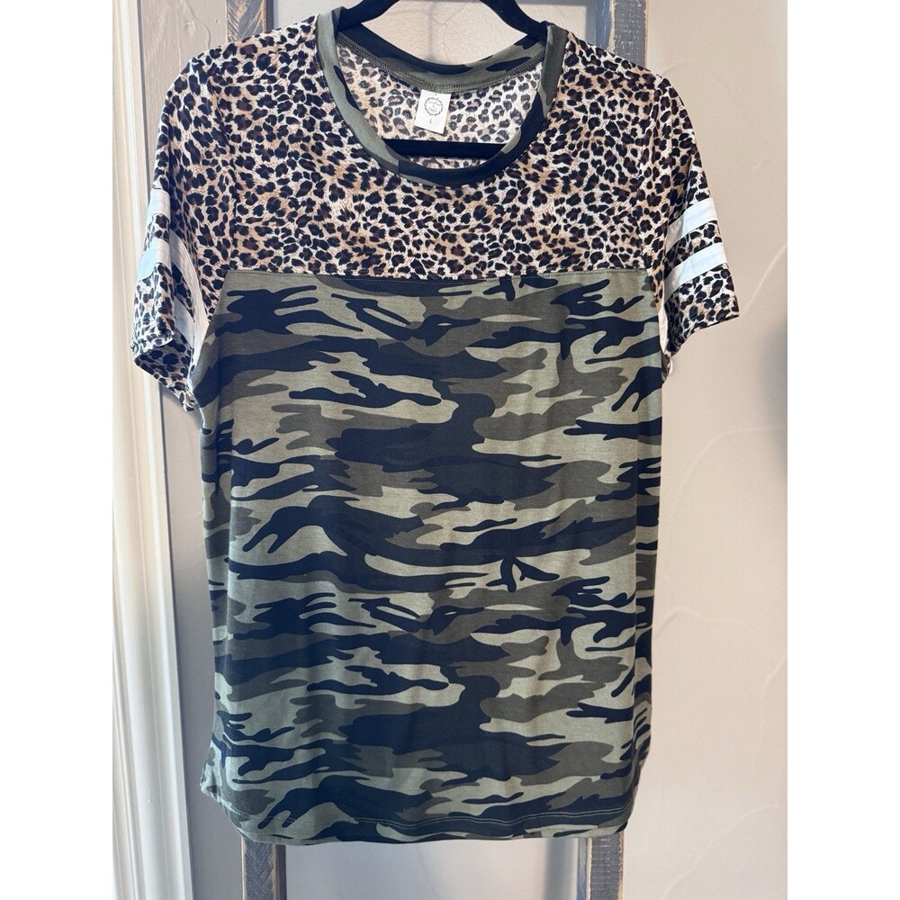 Sunshine & Rodeos Leopard Print and Camo Short Sleeve Top T-Shirt Sz Large